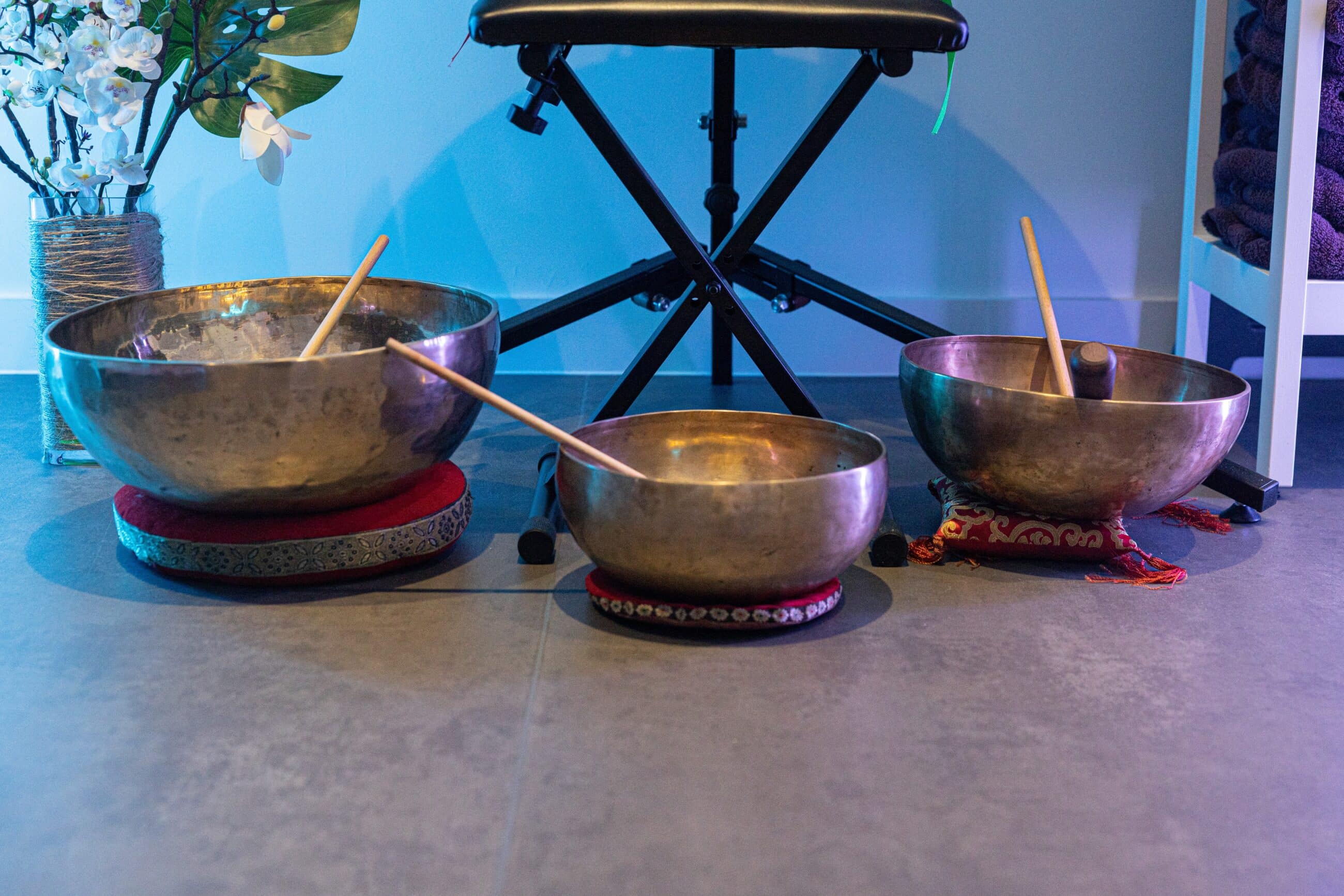 An image of three singing bowls of various sizes.